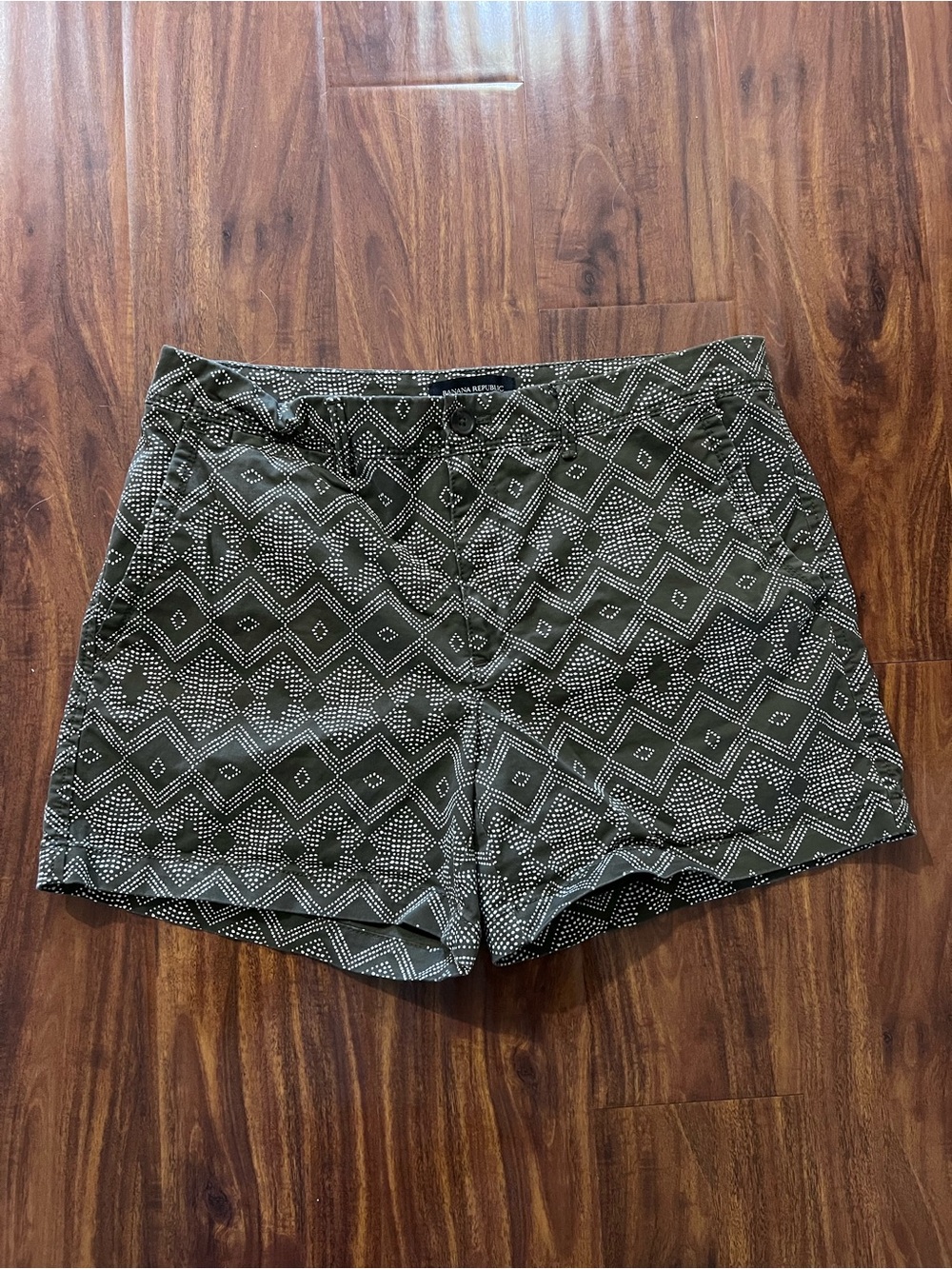 Banana Republic Chino Shorts Olive Green Geometric Print size 8